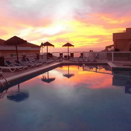 Golden Paradise Seaview 아파트 아데제